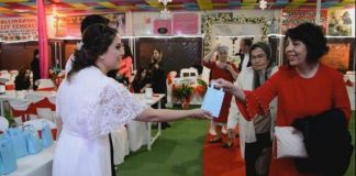 Konuklara nikah şekeri yerine kedi-köpek maması dağıttılar